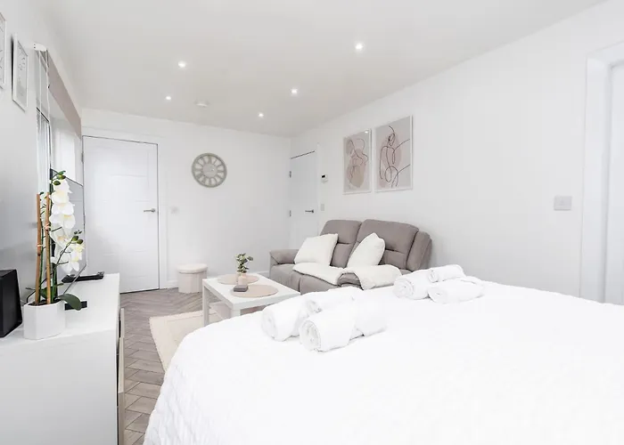 Апартаменти Modern 1 Bed Flat Лідс