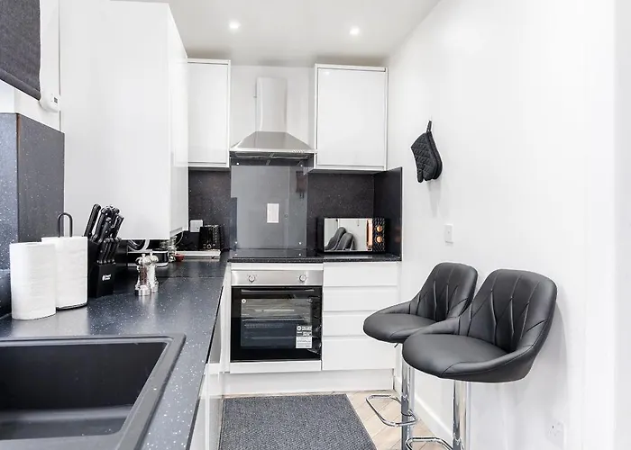 Modern 1 Bed Flat Апартаменти