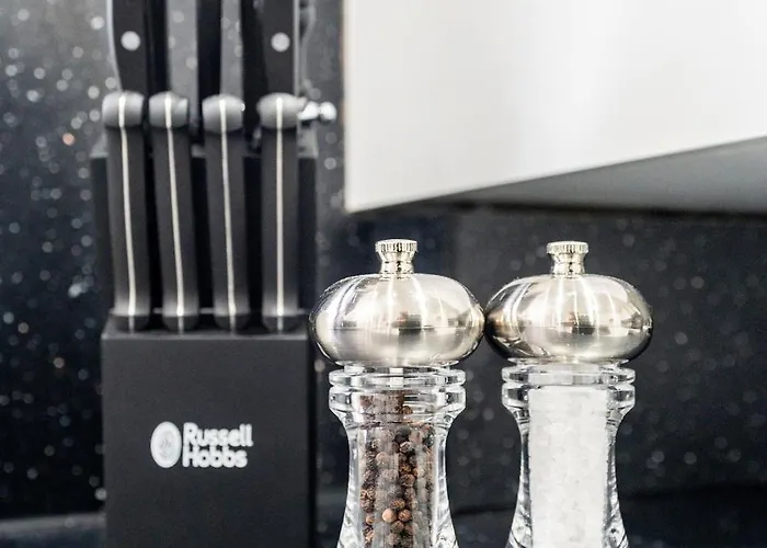 Modern 1 Bed Flat Апартаменти *